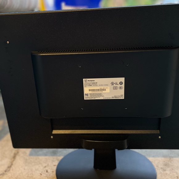 Monitor - Picture 8 of 11